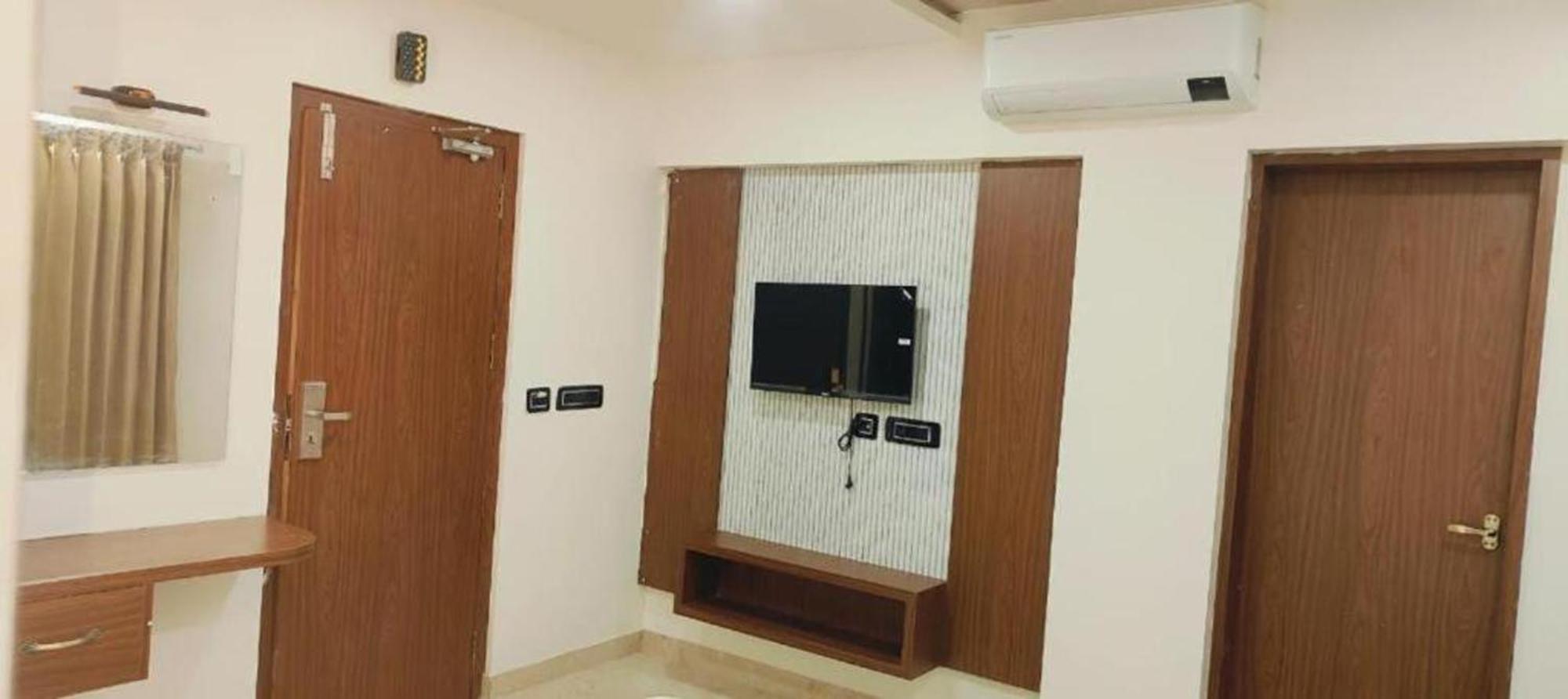 Sree Mahalakshmi Residency By K Hotels Virudunagar Esterno foto