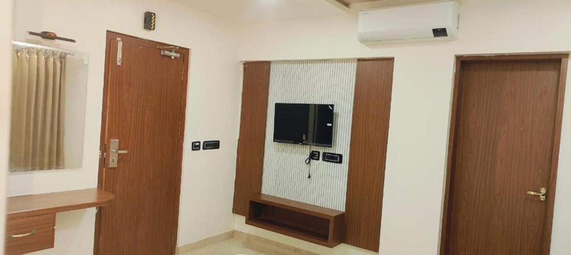 Sree Mahalakshmi Residency By K Hotels Virudunagar Esterno foto