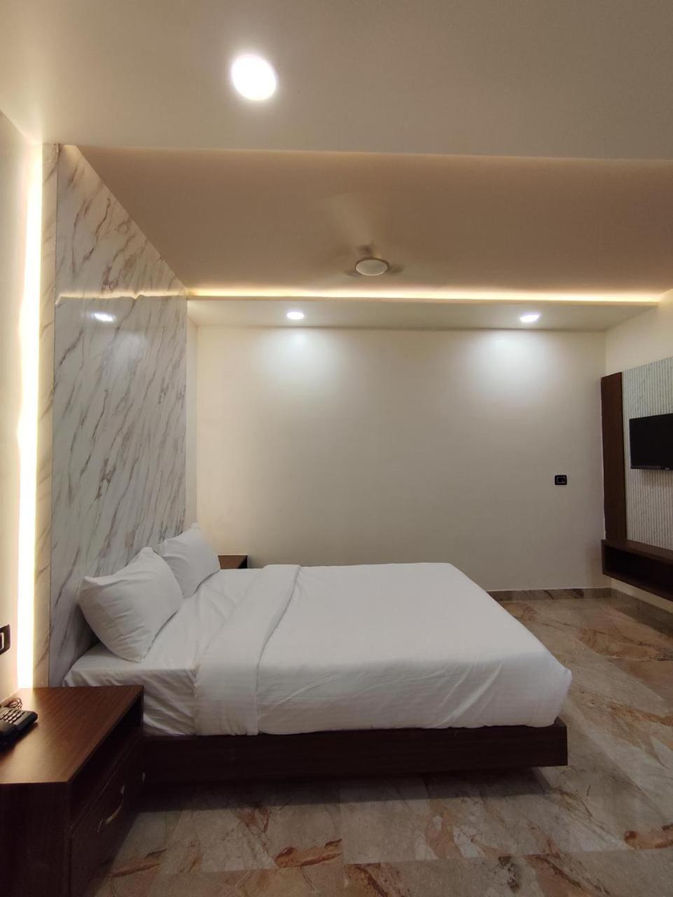 Sree Mahalakshmi Residency By K Hotels Virudunagar Esterno foto