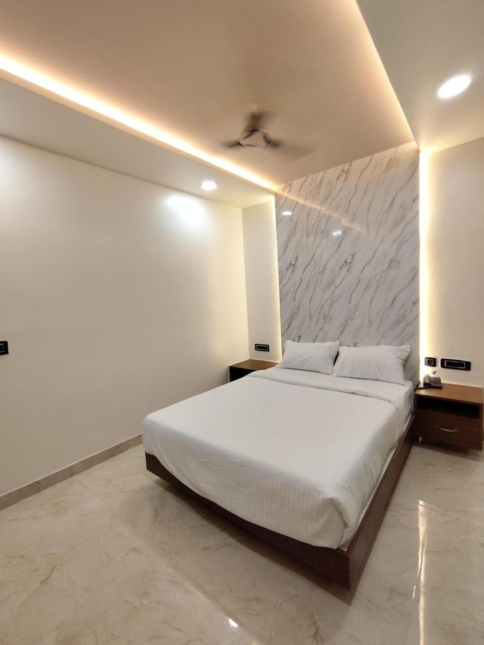 Sree Mahalakshmi Residency By K Hotels Virudunagar Esterno foto