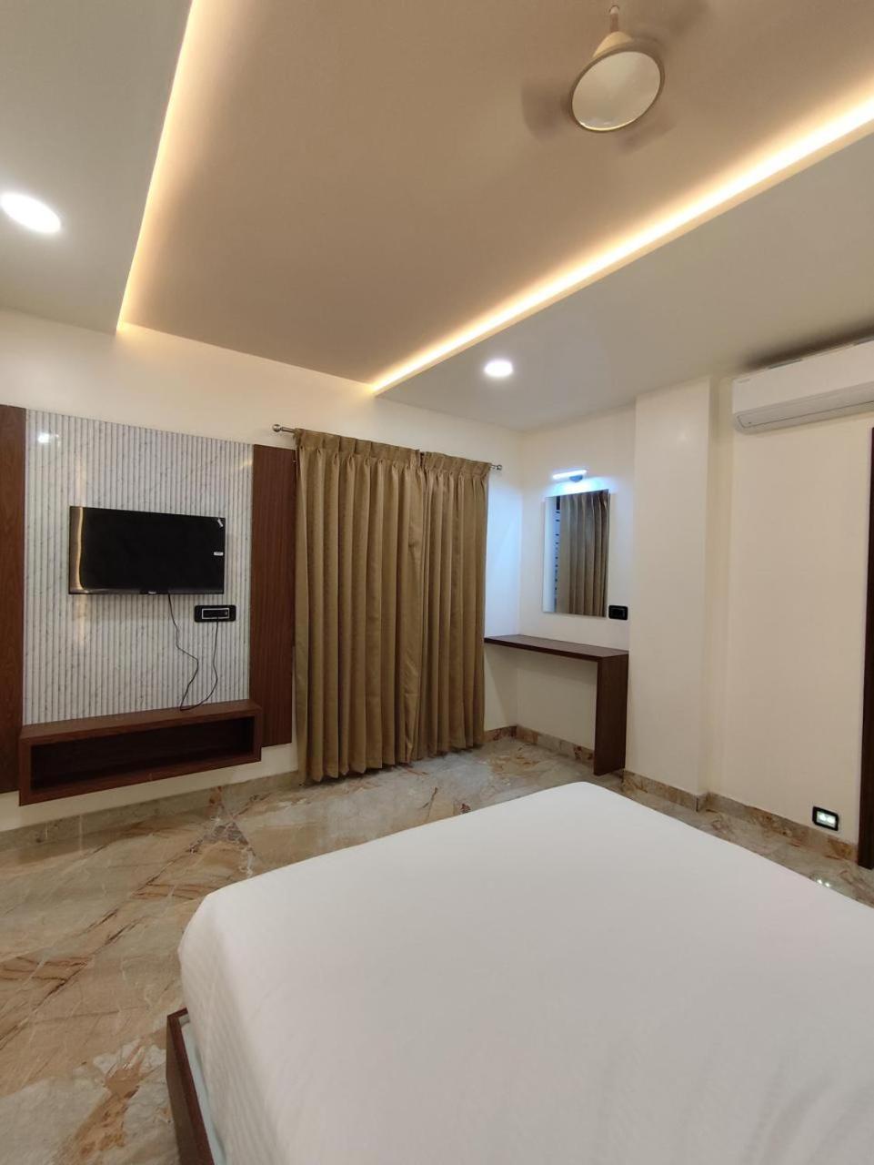 Sree Mahalakshmi Residency By K Hotels Virudunagar Esterno foto