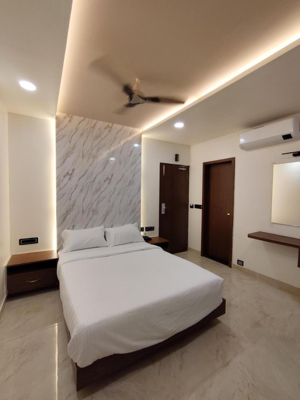 Sree Mahalakshmi Residency By K Hotels Virudunagar Esterno foto